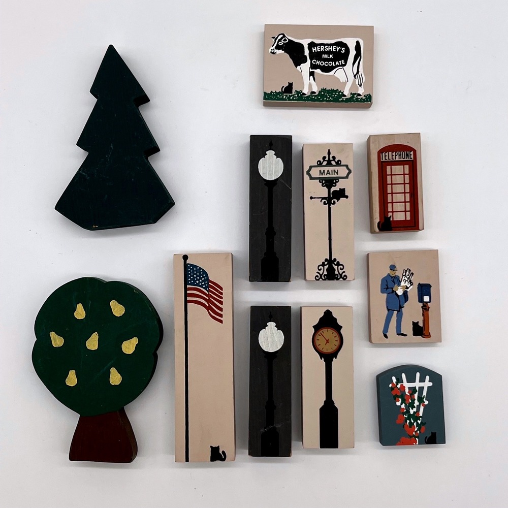 Cat's Meow Village Accessory Lot Trees Signs Lamps Hershey‎ Cow Mailman 11 Pcs